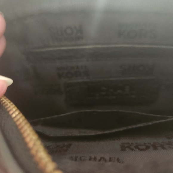 MICHAEL KORS Genuine Leather Crossbody Bag Black Gold VGUC - Picture 10 of 16